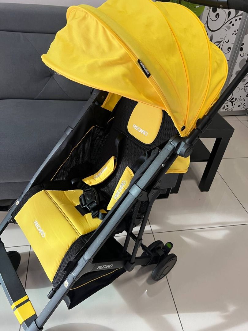 Recaro easy life compact stroller (Category: Strollers) located in Tampoi. Submitted by widiyanibabygoods (Listing ID 1381379257, Image 2). Description: Good condition berminat WA 0-1-8-7-7-6-3-8-7-6.