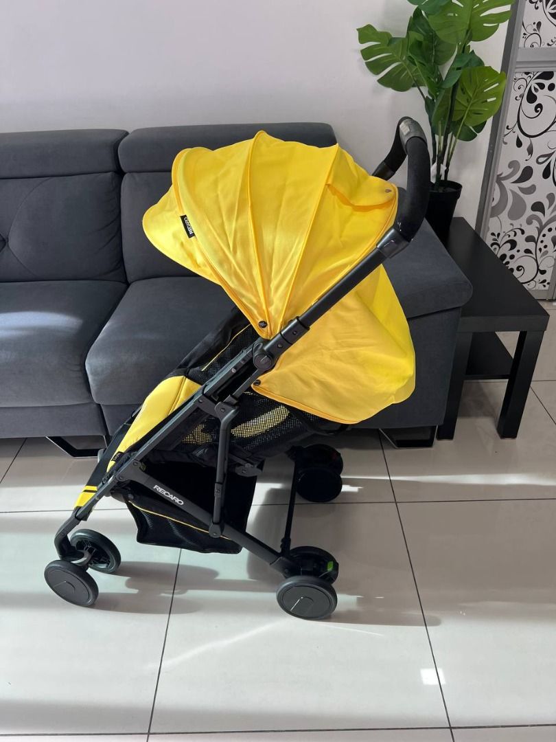 Recaro easy life compact stroller (Category: Strollers) located in Tampoi. Submitted by widiyanibabygoods (Listing ID 1381379257, Image 3). Description: Good condition berminat WA 0-1-8-7-7-6-3-8-7-6.