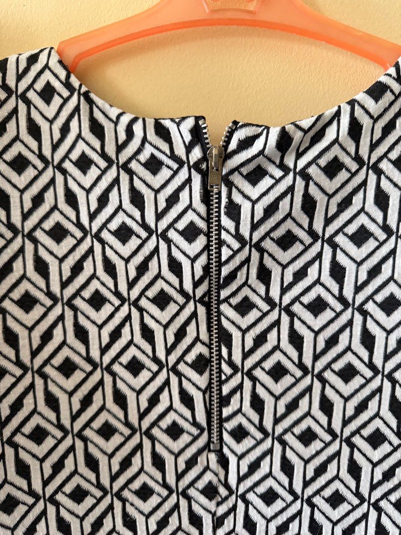 Red Herring patterned office shift dress (Category: Dresses) located in Manila. Submitted by daisydeclutters (Listing ID 1381349978, Image 3). Description: Patterned office shift dress. Best fits S-M. Super flattering. Thick but comfy and breathable cloth.