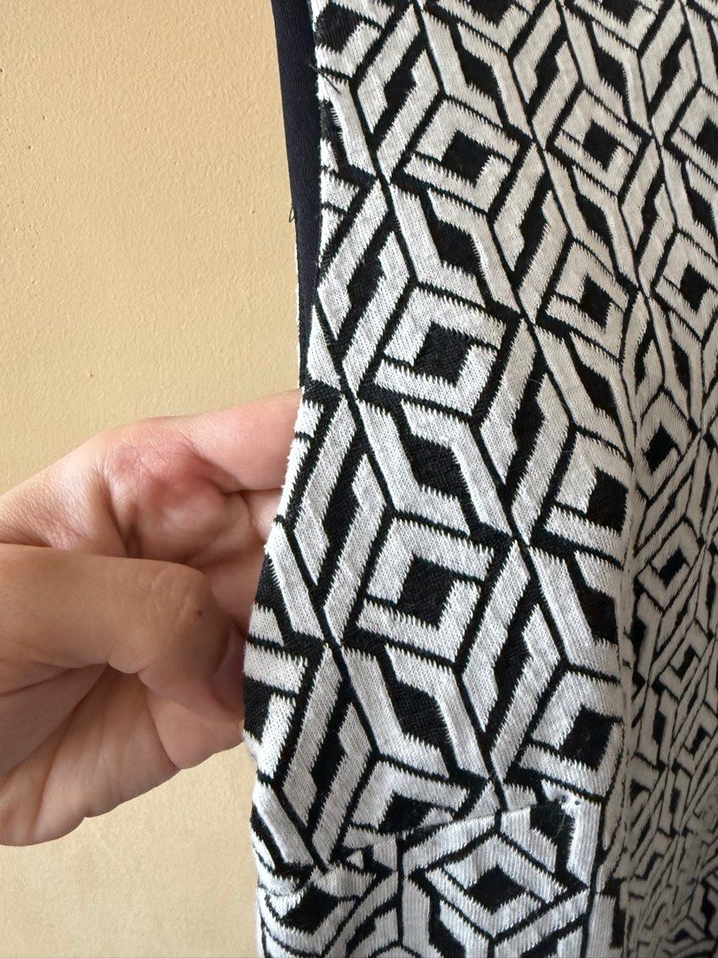 Red Herring patterned office shift dress (Category: Dresses) located in Manila. Submitted by daisydeclutters (Listing ID 1381349978, Image 2). Description: Patterned office shift dress. Best fits S-M. Super flattering. Thick but comfy and breathable cloth.
