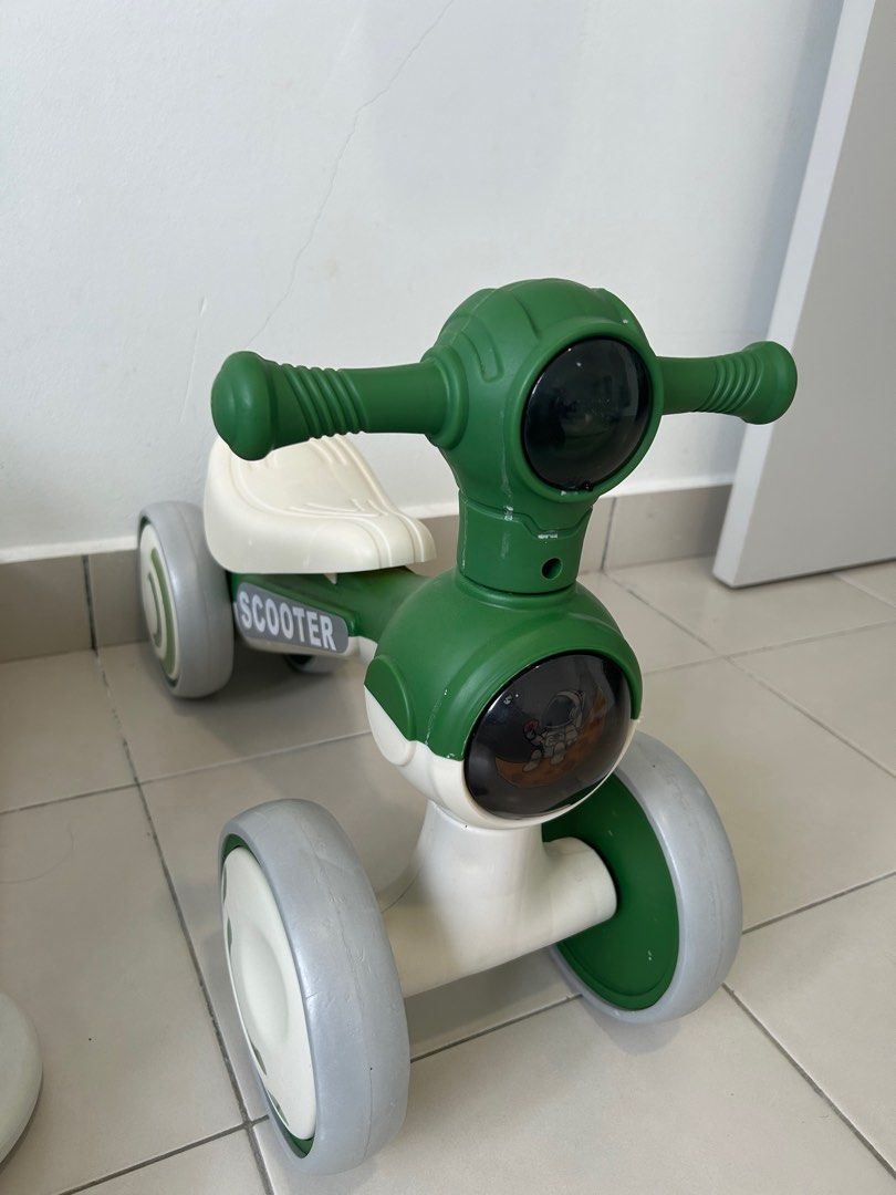 scooter (Category: Infant Playtime) located in Sungai Buloh. Submitted by dilamok (Listing ID 1381326574, Image 2). Description: .