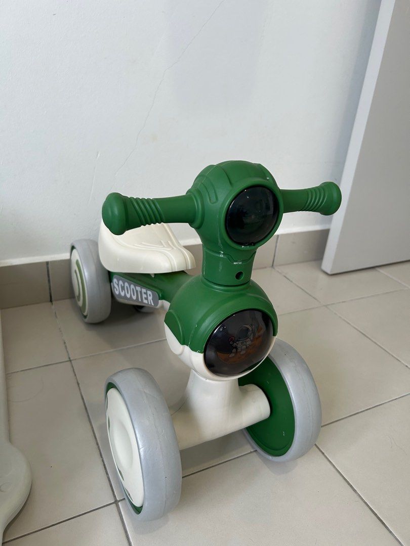 scooter (Category: Infant Playtime) located in Sungai Buloh. Submitted by dilamok (Listing ID 1381326574, Image 1). Description: .