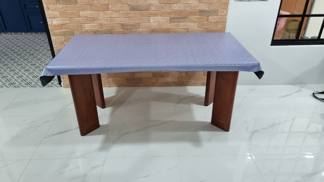 Solid Wood Dining Table (Category: Tables & Sets) located in Singapore. Submitted by captainwow08jd (Listing ID 1381345135, Image 1). Description: A rustic solid dining table that is still incredibly stable and usable for many years to come.