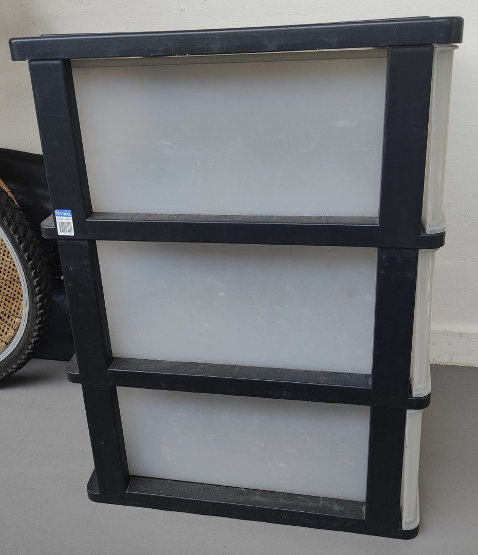 Storage boxes (Category: Everything Else) located in Singapore. Submitted by oibi88 (Listing ID 1381386560, Image 2). Description: Durable 3 layers storage box..