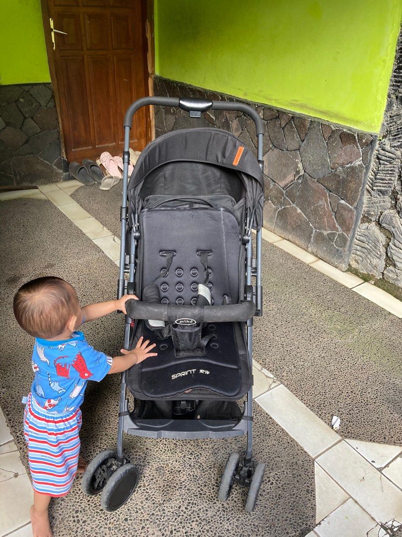 Stroller Pliko Sprint RH (Kategori: Kereta, Kursi Goyang & Gendongan Bayi) berada di Bandung. Dikirim oleh prelovedby_tina (ID iklan 1381314152, Gambar 1). Deskripsi: Minus kadang susah dilipat.
