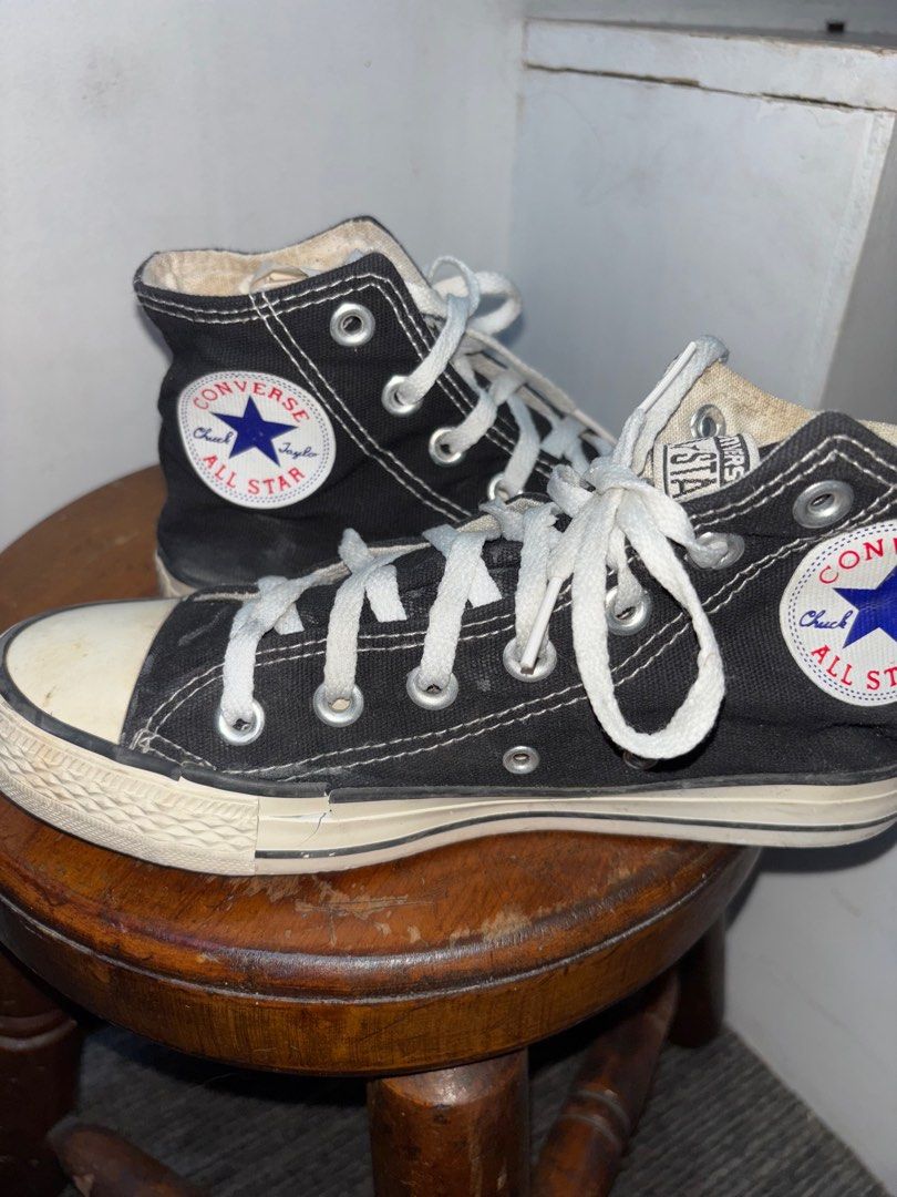 TAKE ALL SHOES FOR ONLY 499 (Category: Sneakers) located in Makati City. Submitted by lydeclutter28 (Listing ID 1381456373, Image 2). Description: MAKE READING A HABIT: Personally owned NOT UKAY With flaws Loc: Makati No box Negotiable .