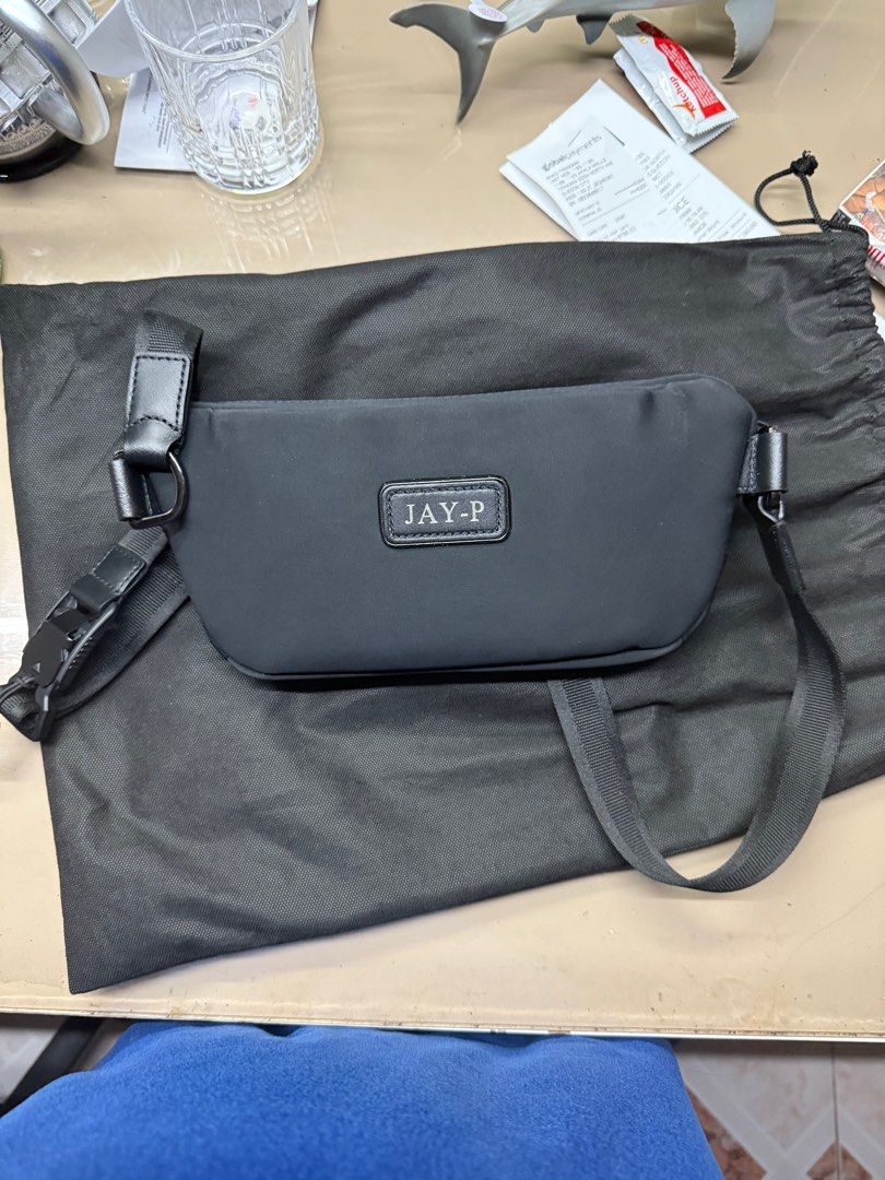 Tumi harrison daven (Category: Luxury Bags & Wallets) located in Quezon City. Submitted by jaypeealba (Listing ID 1381387853, Image 2). Description: Tumi harrison daven waistpack No name tag bag only Tandang sora Quezon city location 10k negotiable.