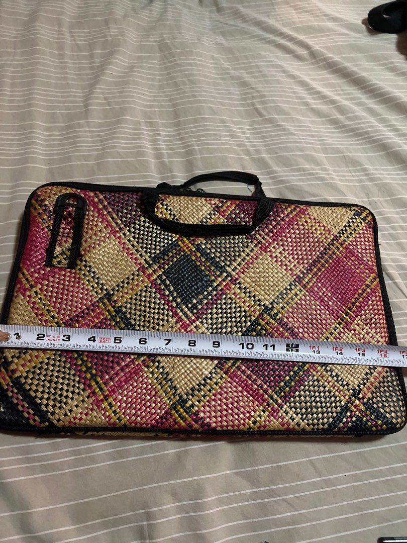 Woven banig laptop sleeve (Category: Laptop Bags & Sleeves) located in San Juan City. Submitted by iambernie (Listing ID 1381297253, Image 3). Description: Item never used . Created by local artisans. Show your national pride by carrying this banig laptop sleeve . Can also be a great gift for a balikbayan or foreigner . Similar one in Kultura selling for 2,400.