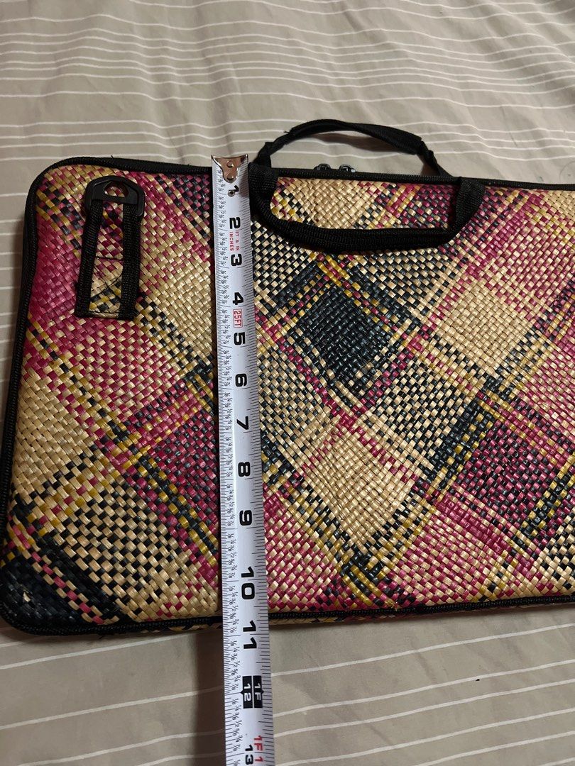Woven banig laptop sleeve (Category: Laptop Bags & Sleeves) located in San Juan City. Submitted by iambernie (Listing ID 1381297253, Image 2). Description: Item never used . Created by local artisans. Show your national pride by carrying this banig laptop sleeve . Can also be a great gift for a balikbayan or foreigner . Similar one in Kultura selling for 2,400.