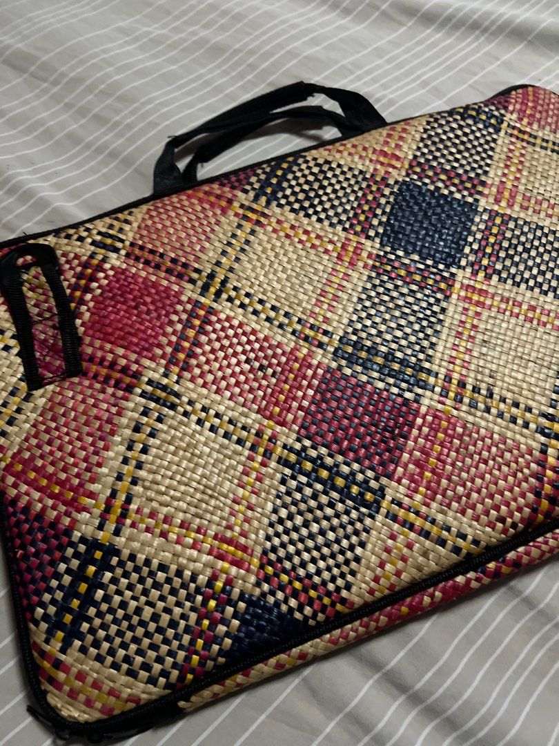 Woven banig laptop sleeve (Category: Laptop Bags & Sleeves) located in San Juan City. Submitted by iambernie (Listing ID 1381297253, Image 1). Description: Item never used . Created by local artisans. Show your national pride by carrying this banig laptop sleeve . Can also be a great gift for a balikbayan or foreigner . Similar one in Kultura selling for 2,400.