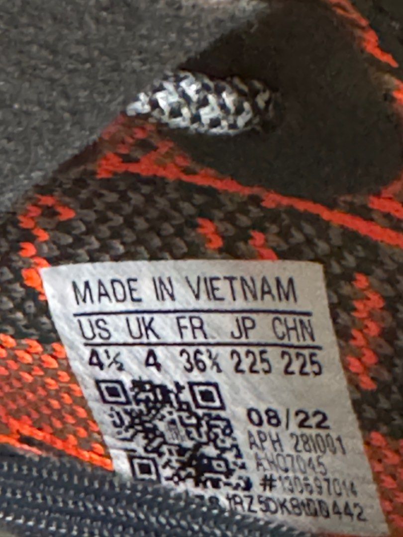 Yeezy 350V2 Carbon Beluga Size 4.5US (Category: Sneakers) located in Taguig. Submitted by jamesmaron (Listing ID 1381416771, Image 3). Description: Authentic and Original Size 4.5 US Very Good Condition. Used only twice. With Box. Shipping available..
