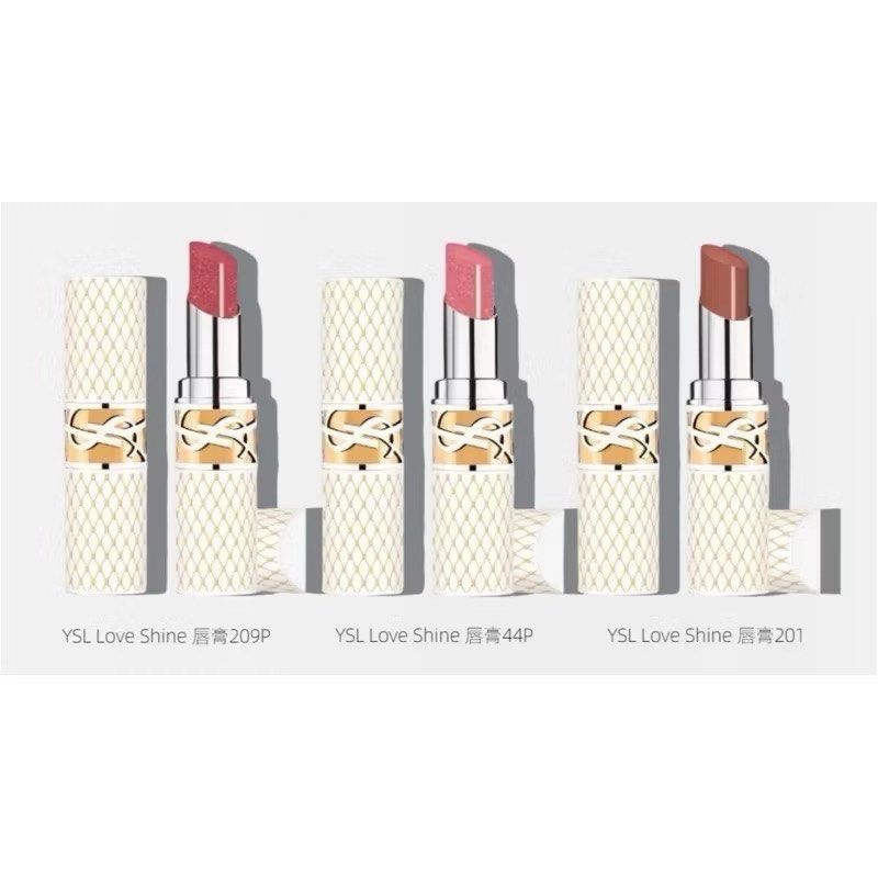 由 reneesen (刊登 ID 1381341538，圖片 3) 提交，位於 桃園市 (Taoyuan) 的 特價！全新正品現貨秒出‼️YSL 聖誕限定情挑誘光水唇膏 (類別：唇部彩妝、保養)，說明：全新‼️ YSL 聖誕限定版 顏値超高 限定的唇膏外殼真的豪美🥰 冠軍人氣色#201奶茶裸粉色 覆盆子#209玫瑰紅帶細閃粉（顯白閃光聖品） 可面交（桃園或蘆竹區）。