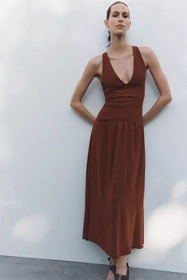 ZARA brown midi dress (Category: Dresses) located in Quezon City. Submitted by francesdaph (Listing ID 1381430882, Image 3). Description: ZARA MIDI DRESS (BROWN) Plunging V neck with crossover strap -Used twice - can fit small to medium (too big for xs).