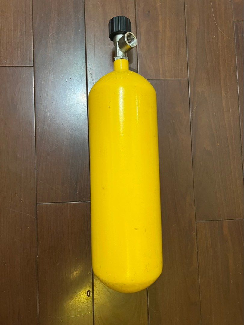 由 any012 (刊登 ID 1380093847，圖片 2) 提交，位於 台北市 (Taipei) 的 6L高壓鋼瓶4500psi (類別：其他運動配件)，說明：6L高壓鋼瓶4500psi 沒頭 自取1500。