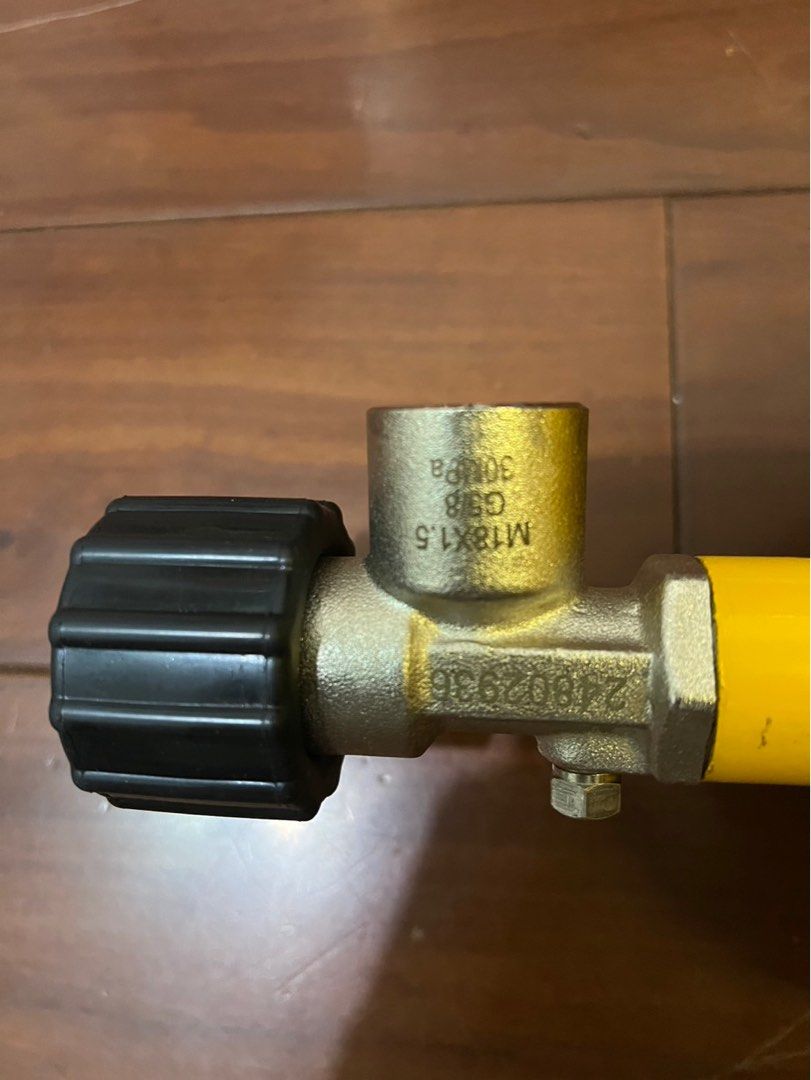 由 any012 (刊登 ID 1380093847，圖片 1) 提交，位於 台北市 (Taipei) 的 6L高壓鋼瓶4500psi (類別：其他運動配件)，說明：6L高壓鋼瓶4500psi 沒頭 自取1500。