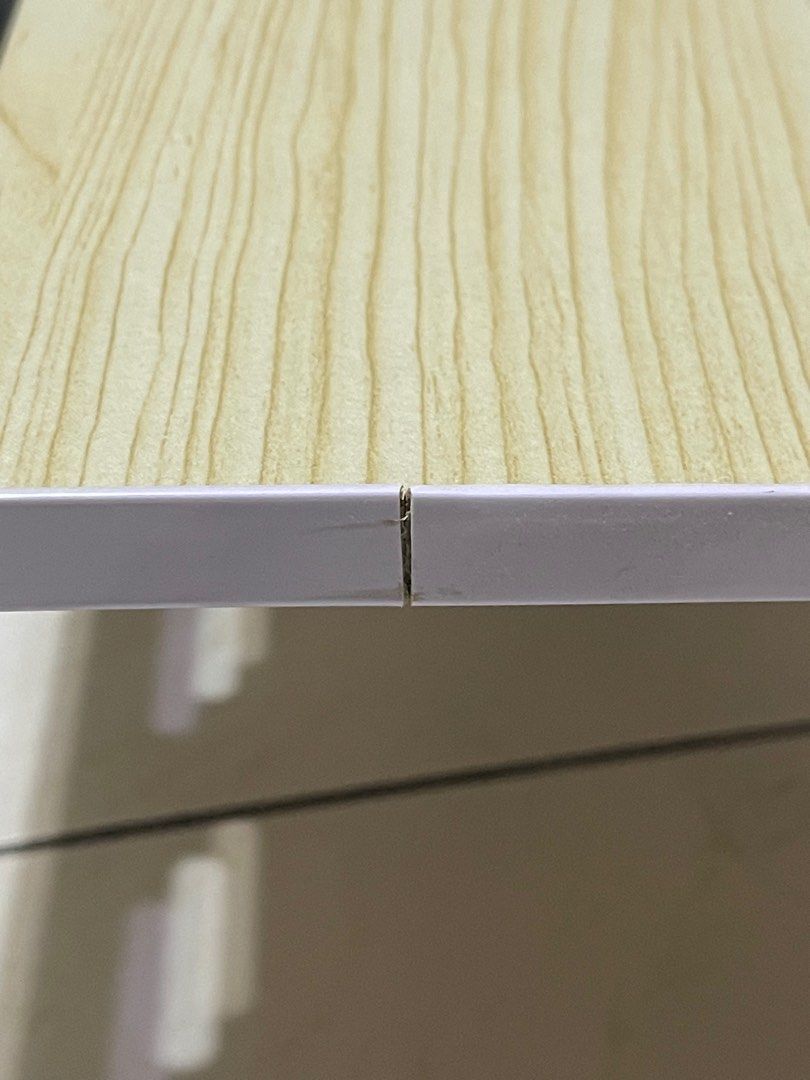 由 kyotojoetsai (刊登 ID 1381549969，圖片 2) 提交，位於 台中市 (Taichung) 的 小型辦公桌 (類別：桌子)，說明：商品使用次數極少 瑕疵處放在附圖！ 有興趣的可以私訊唷！。