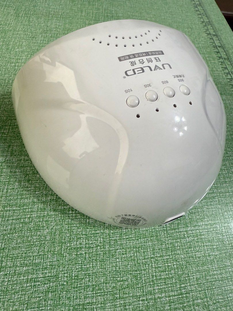 由 yuu2004 (刊登 ID 1381618395，圖片 3) 提交，位於 新北市 (New Taipei) 的 美甲燈 (類別：美甲、手部保養)，說明：表面有輕微使用痕跡。