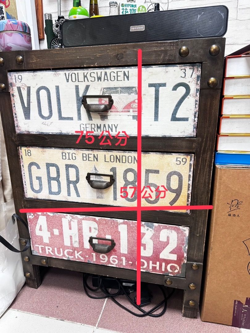 由 domaemma05491 (刊登 ID 1381501879，圖片 3) 提交，位於 台北市 (Taipei) 的 美式工業復古 中古三層櫃 (類別：書櫃、櫃子)，說明：長57cm 寬33cm 高75cm 抽屜不好開了 不順，最下層抽屜只能開圖三寬度，價格已經反應在賣價。 限自取（嘉義市民樂街和民國路口） 。