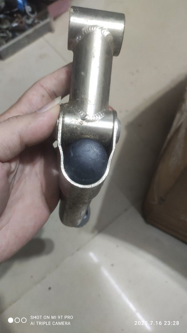 由 lkkk567 (刊登 ID 1381664142，圖片 3) 提交，位於 台中市 (Taichung) 的 腳踏車 龍頭立桿 28.6mm (類別：單車)，說明：腳踏車 龍頭立桿 28.6mm 東西如圖，庫存品，品項普通。
