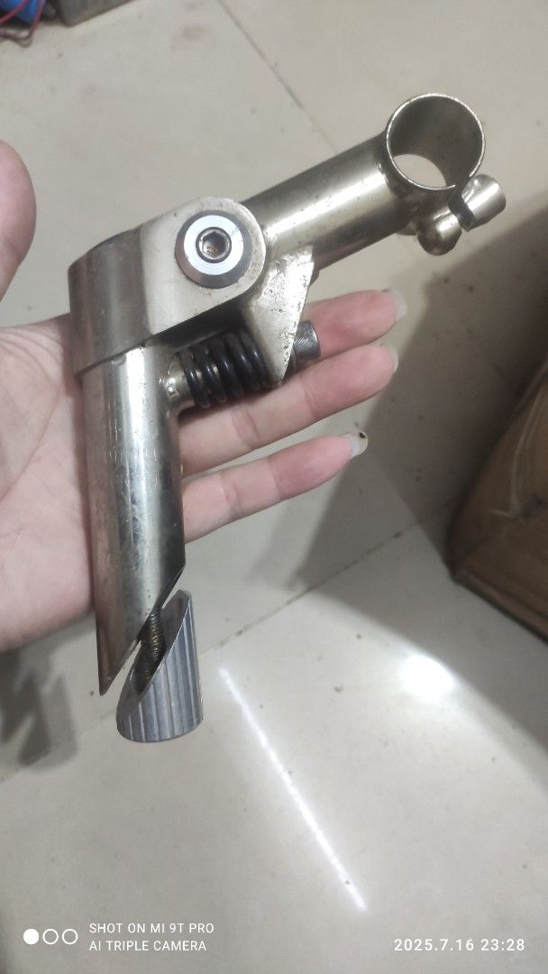 由 lkkk567 (刊登 ID 1381664142，圖片 1) 提交，位於 台中市 (Taichung) 的 腳踏車 龍頭立桿 28.6mm (類別：單車)，說明：腳踏車 龍頭立桿 28.6mm 東西如圖，庫存品，品項普通。