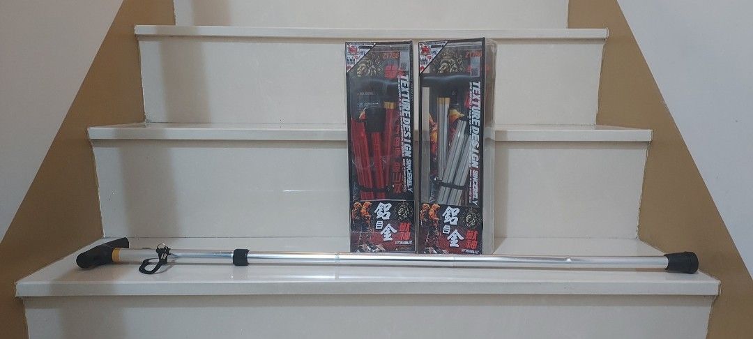 由 mengtsung123 (刊登 ID 1381496097，圖片 2) 提交，位於 台南市 (Tainan) 的 摺疊 伸縮 可調 輕量化登山杖 (類別：健行及露營)，說明：商品全新未拆，共兩色。