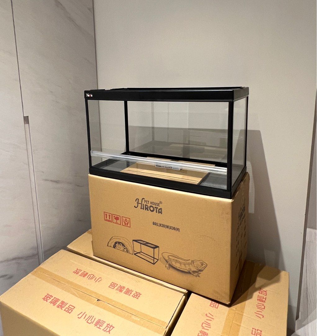 由 x.x071324 (刊登 ID 1381607345，圖片 1) 提交，位於 台中市 (Taichung) 的 全新 宣龍爬蟲缸RP-600 僅剩最後幾個！！台灣製造 品質佳 (類別：寵物及其他)，說明：規格：長60，寬30，高36尺 僅限台中南區面交 。