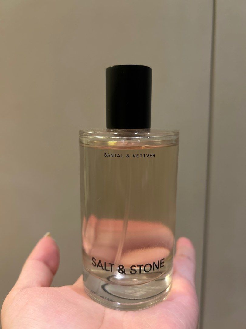 由 ok.ck (刊登 ID 1381657178，圖片 2) 提交，位於 台北市 (Taipei) 的 美國 SALT & STONE 身體髮香噴霧 檀香岩蘭草 (類別：香水、體香劑)，說明：噴過兩次 香水太多 無盒。