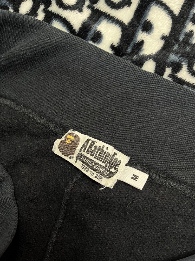 A Bathing Ape Pants (Category: Joggers) located in Calumpit. Submitted by Essentiality (Listing ID 1381504928, Image 3). Description: A Bathing Ape Pants Size Medium 32x40 Need wash 9.3/10 authentic 900 .