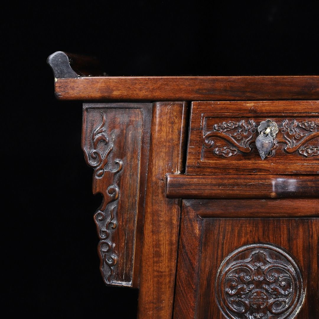 花梨木雕刻福寿康宁翘头桌案A carved huawen wood table with a