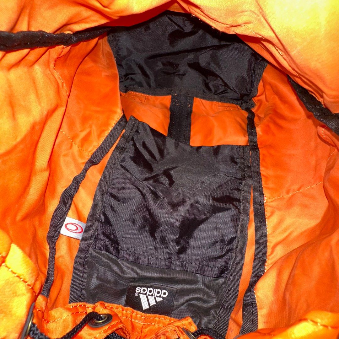 Adidas small backpack （分類：背囊）位於 Hong Kong。 由 epzms 提交（商品編號 1381574421，圖片 5）。簡介： 99%new 日本中古店購入 買返嚟冇用過 。