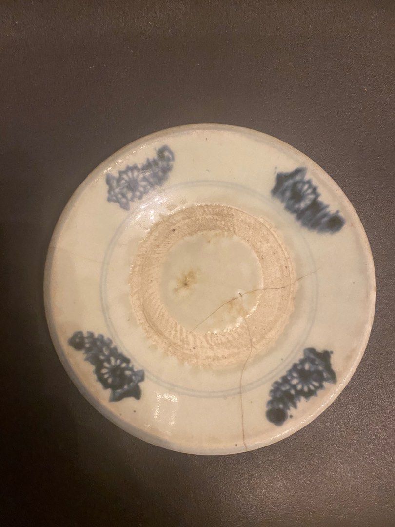 ANTIQUE Qing dynasty blue & white plate (Category: Dinnerware & Cutlery) located in Makati City. Submitted by celebrityauctions (Listing ID 1381630895, Image 3). Description: The image shows an antique Chinese blue and white porcelain bowl, likely from the Qing Dynasty (1644-1912). Origin and Period: This type of porcelain originates from China, specifically the Qing Dynasty, which was the last imperial dynasty in China. Characteristics: The bowl