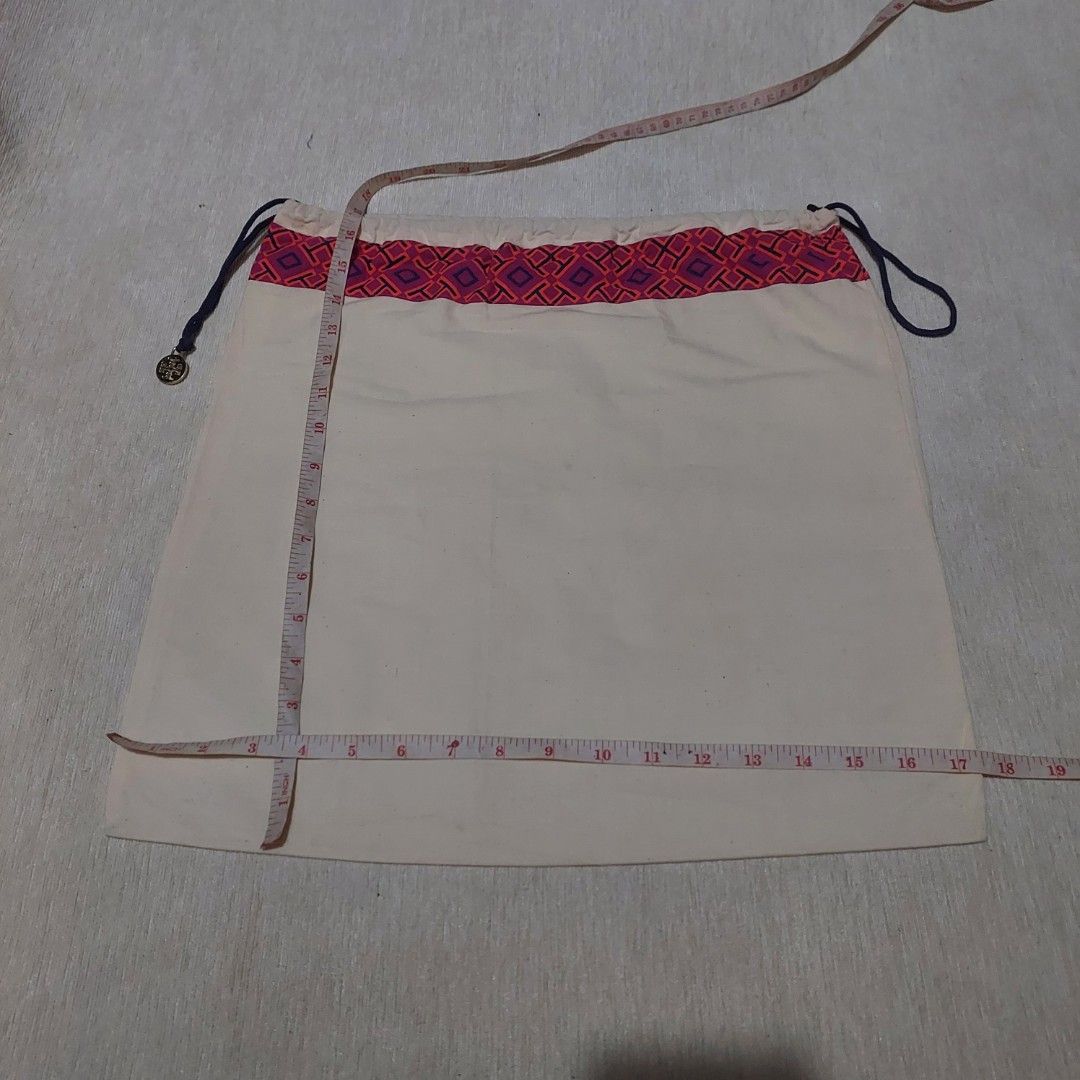 Authentic Tory Burch dust bag 17x17.5 Inches (Category: Luxury Bags & Wallets) located in Manila. Submitted by jfluxury.co (Listing ID 1381659267, Image 3). Description: excellent condition no flaws bought in Japan 🇯🇵 💯% Authentic. 😊 Money back guarantee. 😊 Clean and ready to use na..