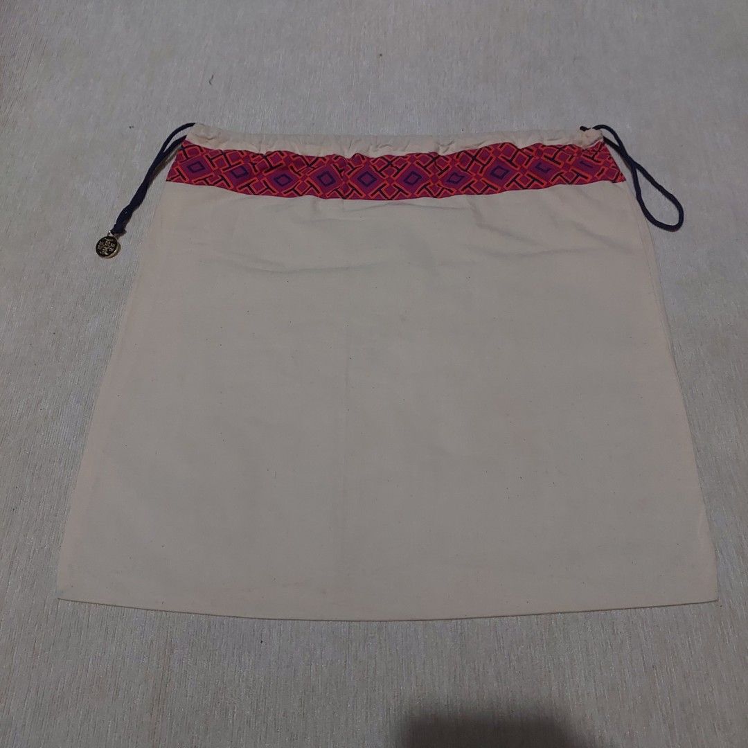 Authentic Tory Burch dust bag 17x17.5 Inches (Category: Luxury Bags & Wallets) located in Manila. Submitted by jfluxury.co (Listing ID 1381659267, Image 2). Description: excellent condition no flaws bought in Japan 🇯🇵 💯% Authentic. 😊 Money back guarantee. 😊 Clean and ready to use na..
