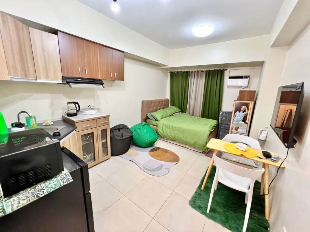 Avida One Union Place Condo Available for Rent (Category: Apartments & Condos) located in Paranaque City. Submitted by d2jhomes (Listing ID 1381577387, Image 1). Description: Location: Union Drive, Arca South, Taguig - Near BGC and NAIA - Fully Furnished with brand new appliances ✅Double bed with memory foam ✅Pullout bed with mattress ✅1.0 HP Window Type Dual Inverter Compressor Aircon - LG ✅Smart 43" Google TV ✅Matte Frosted Glass Shower Divider