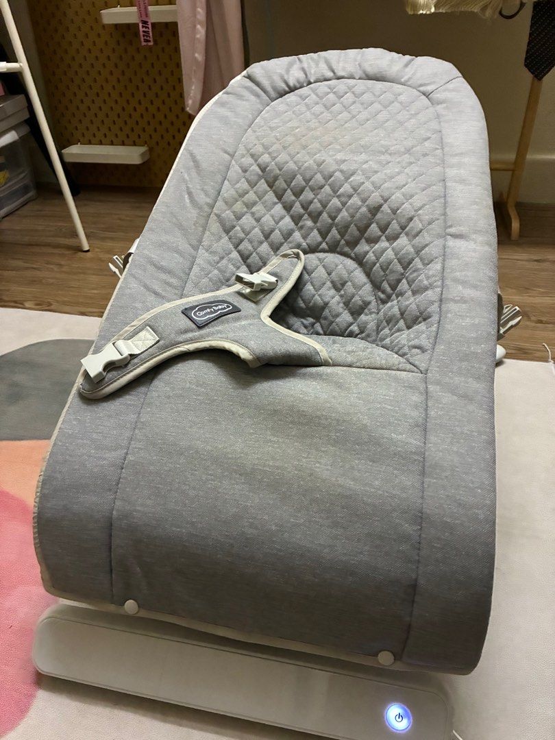 Baby Comfy Lyra Swing (Category: Other Kids Furniture) located in Kuala Lumpur. Submitted by iizzul159 (Listing ID 1381483255, Image 1). Description: Box not included, Skru missing but still able to used. Support new born untill 9kg COD area: Kelana Jaya, Paradigm Mall PJ, Sunway Pyramid.