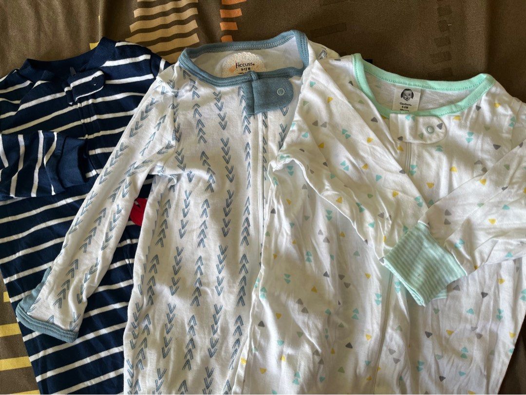 Baby sleeping suit with socks (Category: Babies & Kids Fashion) located in Nusajaya. Submitted by xera11 (Listing ID 1381508348, Image 1). Description: brand new ade stokin. free postage..
