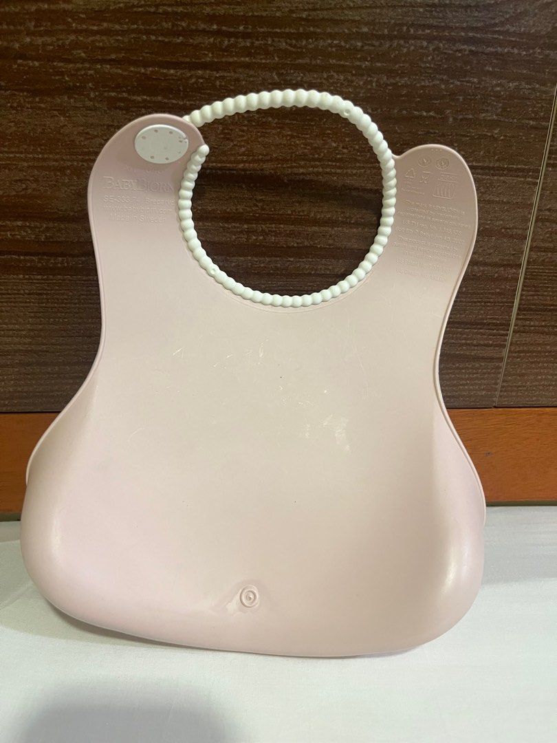 Babybjorn Bib (Category: Weaning & Toddler Feeding) located in Subang Jaya. Submitted by al_pitrelli (Listing ID 1381536948, Image 2). Description: Babybjorn Bib.