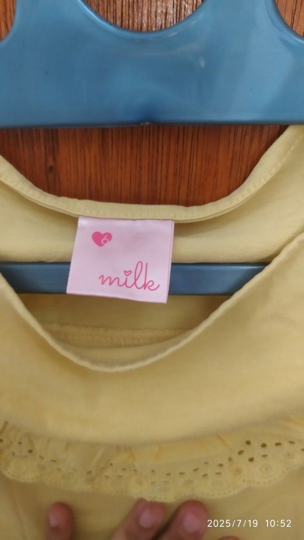 Baju anak cewe murah (Kategori: 4 hingga 7 tahun) berada di Jakarta Barat. Dikirim oleh ndshop10031039 (ID iklan 1381500898, Gambar 2). Deskripsi: masing2 beda ukuran bs chat utk detail ya TP buat anak 3-5 thn.
