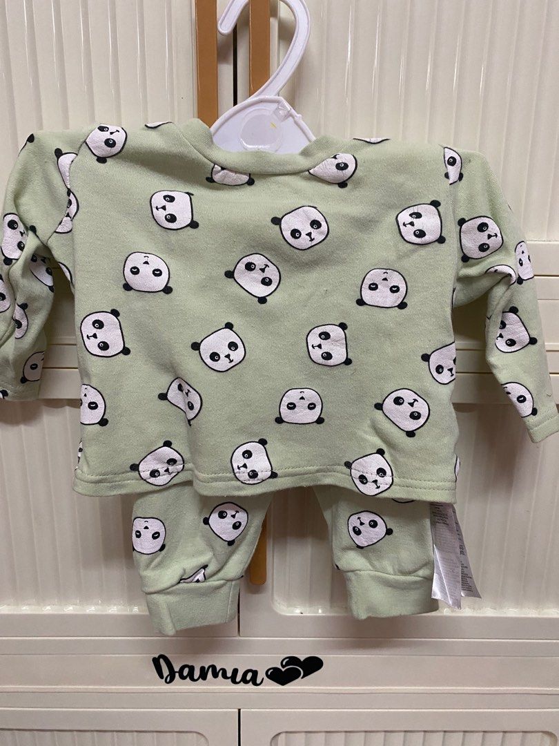 5 set Baju baby dan seluar (Category: Babies & Kids Fashion) located in Kuala Lumpur. Submitted by marjinie (Listing ID 1381537791, Image 2). Description: 5 Set baju dan seluar saiz 0-3 bulan.