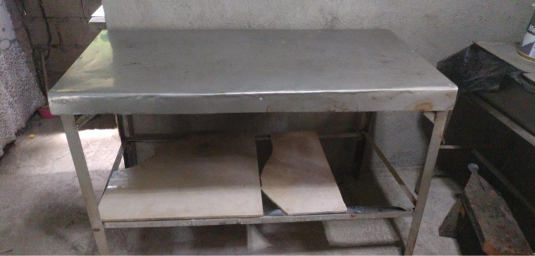 Bakery Equipment (Category: Bakeware) located in Quezon City. Submitted by TaynsD (Listing ID 1381576013, Image 2). Description: Oven 4 tray capacity Lamesa Masahan Bangka 12 pcs Tray Tray Rack- 64 Tray Capacity Tasty Bread Maker - Small (2) Large (2) Price is negotiable.