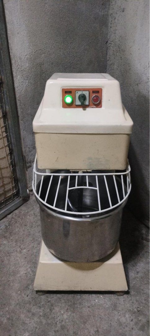 Bakery Equipment (Category: Bakeware) located in Quezon City. Submitted by TaynsD (Listing ID 1381576013, Image 1). Description: Oven 4 tray capacity Lamesa Masahan Bangka 12 pcs Tray Tray Rack- 64 Tray Capacity Tasty Bread Maker - Small (2) Large (2) Price is negotiable.