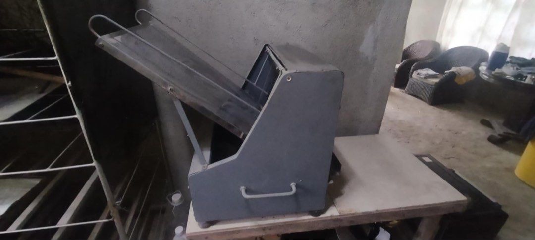 Bakery Equipment (Category: Bakeware) located in Quezon City. Submitted by TaynsD (Listing ID 1381576013, Image 3). Description: Oven 4 tray capacity Lamesa Masahan Bangka 12 pcs Tray Tray Rack- 64 Tray Capacity Tasty Bread Maker - Small (2) Large (2) Price is negotiable.