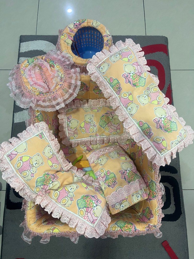 Bakul bayi baby dan bantal (Category: Maternity Care) located in Bangi. Submitted by suhairi86 (Listing ID 1381490106, Image 1). Description: Bakul bayi baby dan bantal RM 20 ☎️- suhairi 019 9395965 Cod bangi .