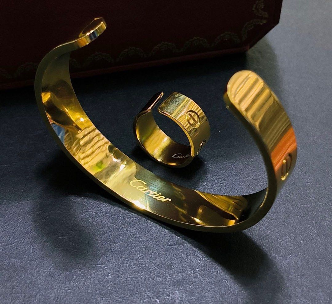 bangle gold (Category: Bracelets) located in Makati City. Submitted by Musthevs (Listing ID 1381463690, Image 2). Description: ✔️Set for 1,500 ✔️Titanium steel ✔️Thick hardware.