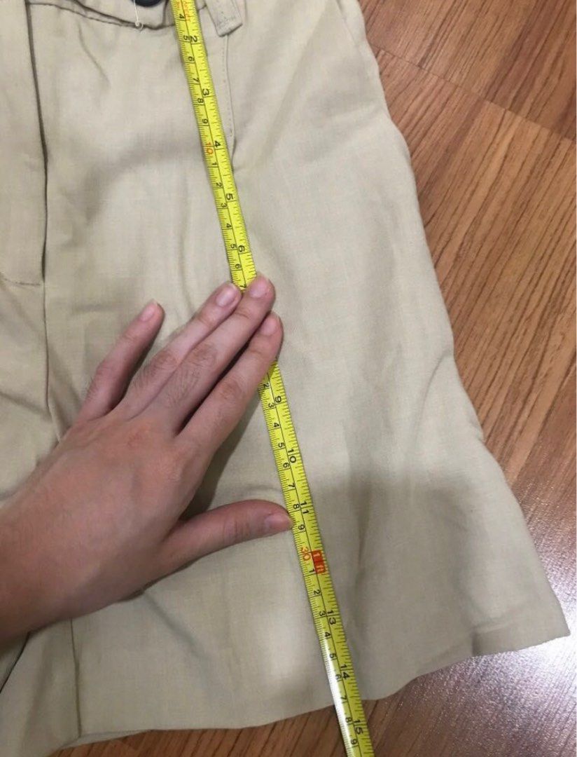 Bershka Beige Trouser shorts (Category: Shorts) located in Manila. Submitted by plmarn (Listing ID 1381626183, Image 3). Description: Adjustable sa waist kasi garterized.