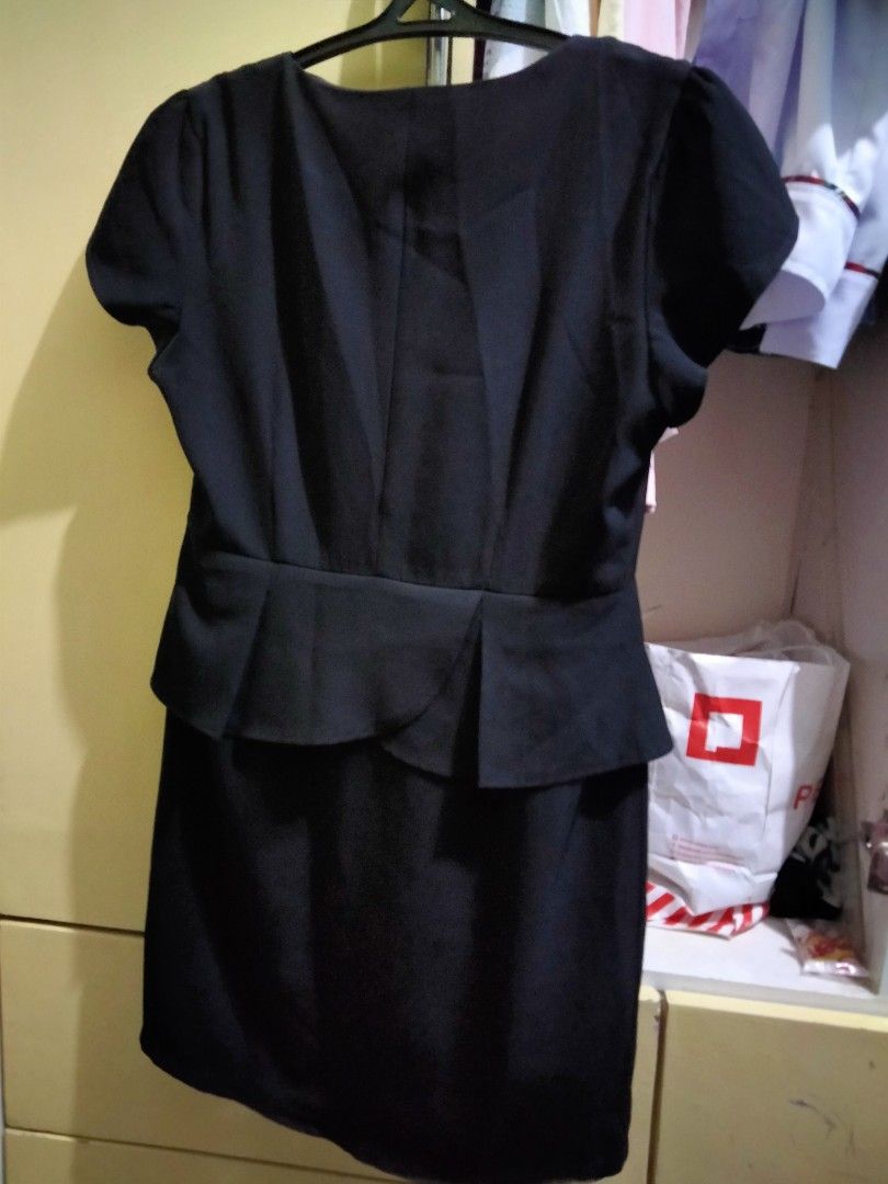 Black Formal Below The Knee Dress (Category: Dresses) located in Muntinlupa City. Submitted by lorimnida (Listing ID 1381627718, Image 2). Description: Size: M-L MOP: GCASH MOD: J&T, LBC, L@L@MOVE.