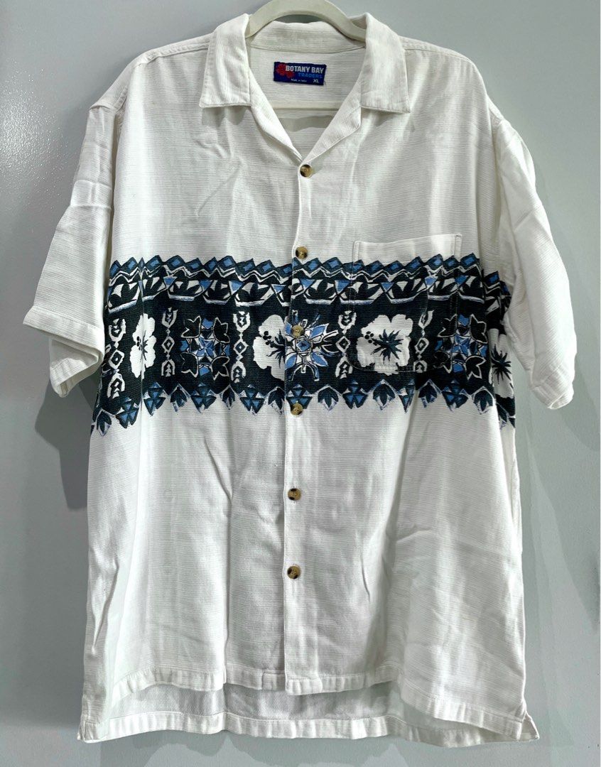 Botany Bay White Summer Polo (Category: Tshirts & Polo Shirts ) located in Manila. Submitted by 63607 (Listing ID 1381564338, Image 1). Description: Botany Bay White Summer Polo Width: 24.5 In Length: 32.5 In Condition: 7/10 Issues: Sweat Stains on Collar & other ares 310.