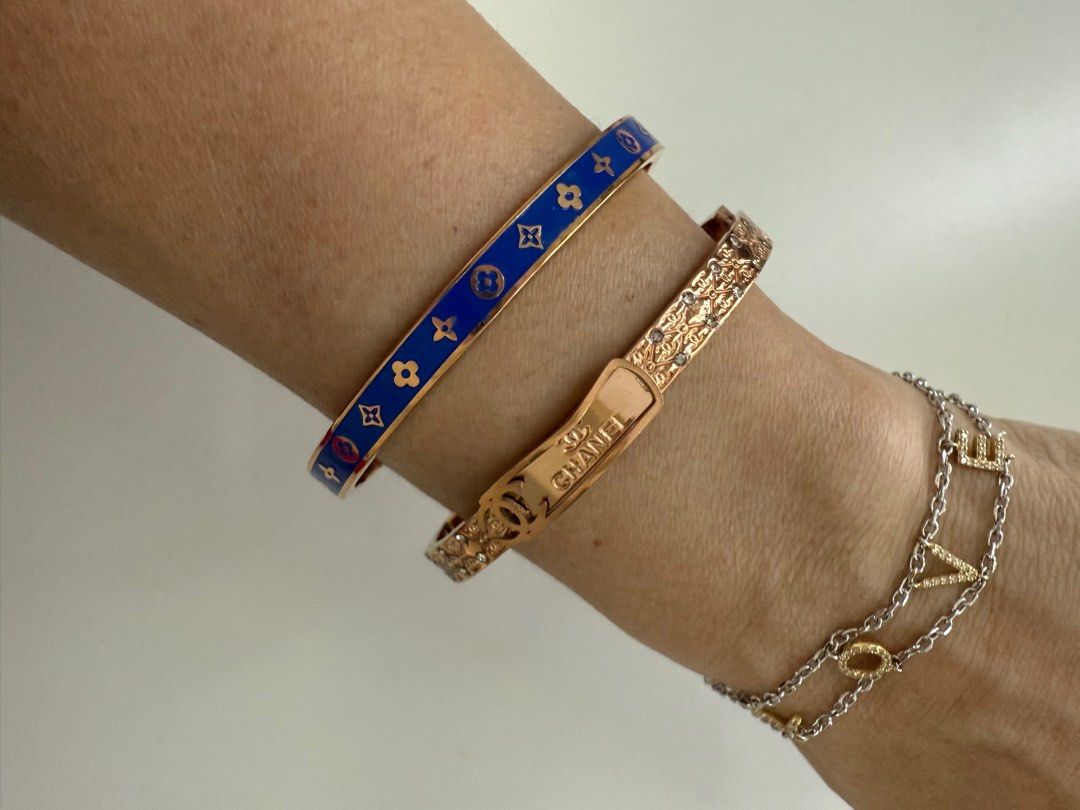 Bracelet Bangles Stack (Category: Accessories) located in Singapore. Submitted by carmelia (Listing ID 1381533960, Image 3). Description: Selling them as a stack..