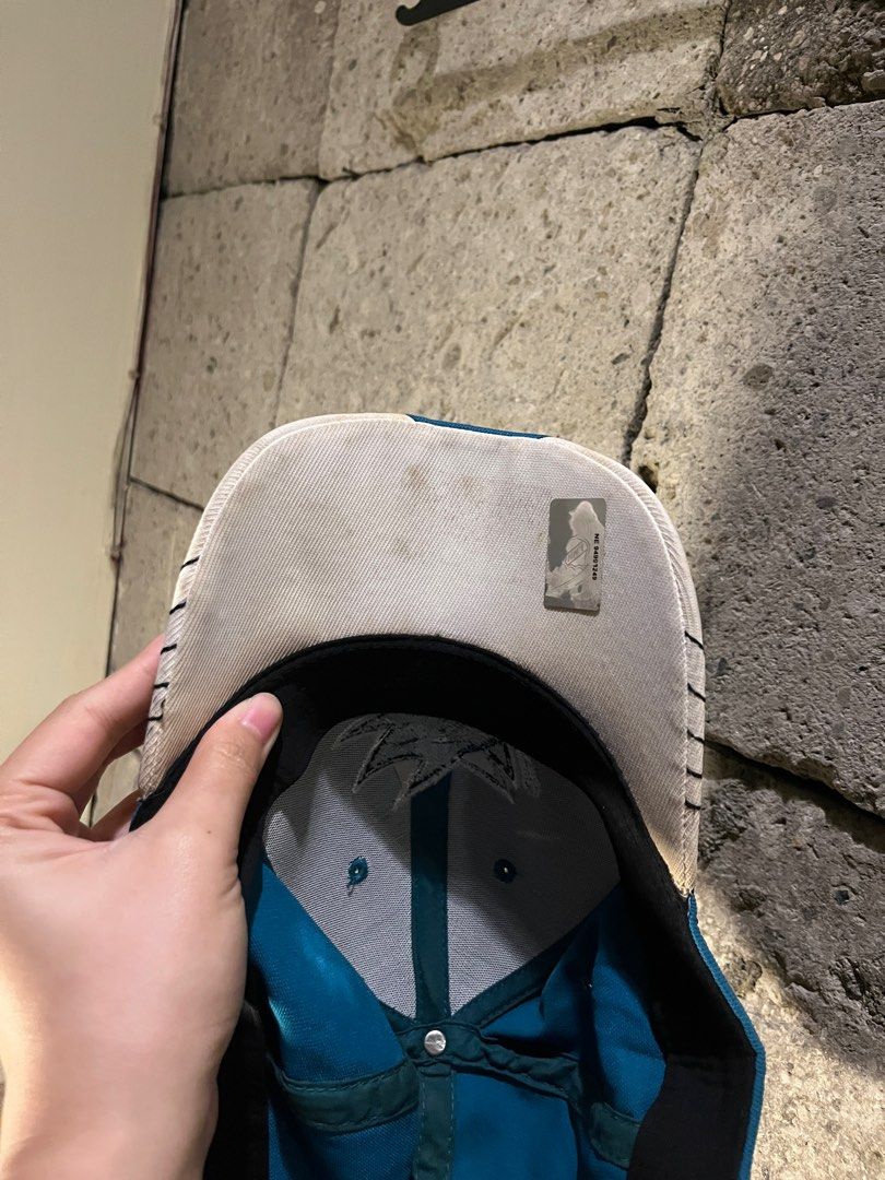cap (Category: Caps & Hats) located in Paranaque City. Submitted by squackling (Listing ID 1381615710, Image 3). Description: - kinda don’t like the color - has stains (seen in pic).