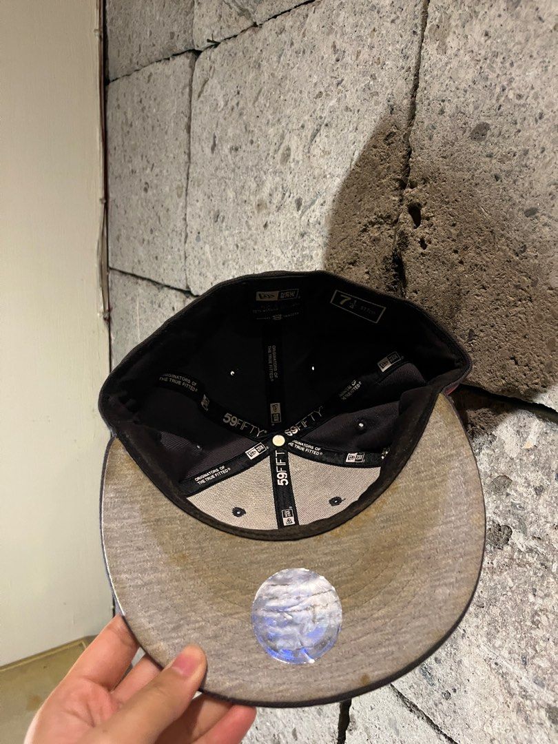cap (Category: Caps & Hats) located in Paranaque City. Submitted by squackling (Listing ID 1381624758, Image 3). Description: - kinda cute but major stain as seen in the pic .